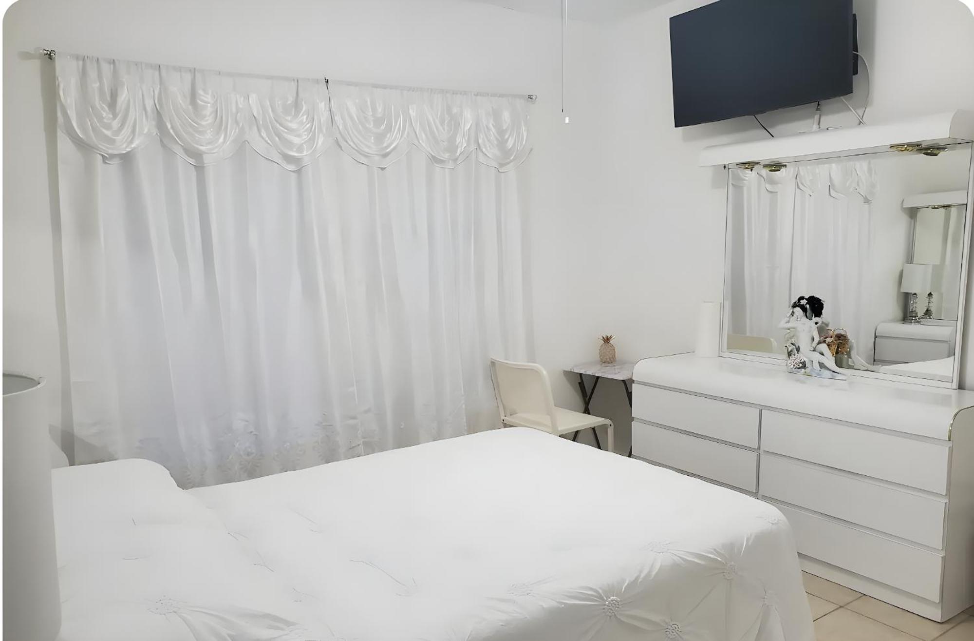 B1 Best Value On Private Bedroom With Private Bathroom In Little Havana, 迈阿密 外观 照片